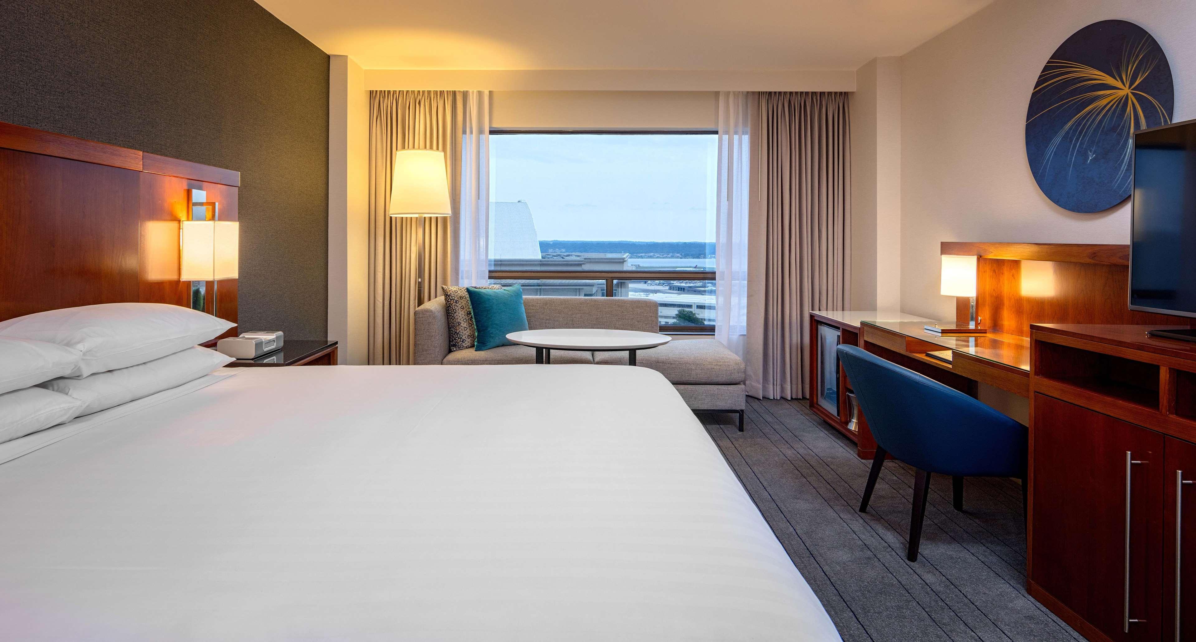 Hyatt Regency Crystal City At Reagan National Airport Arlington Exterior photo