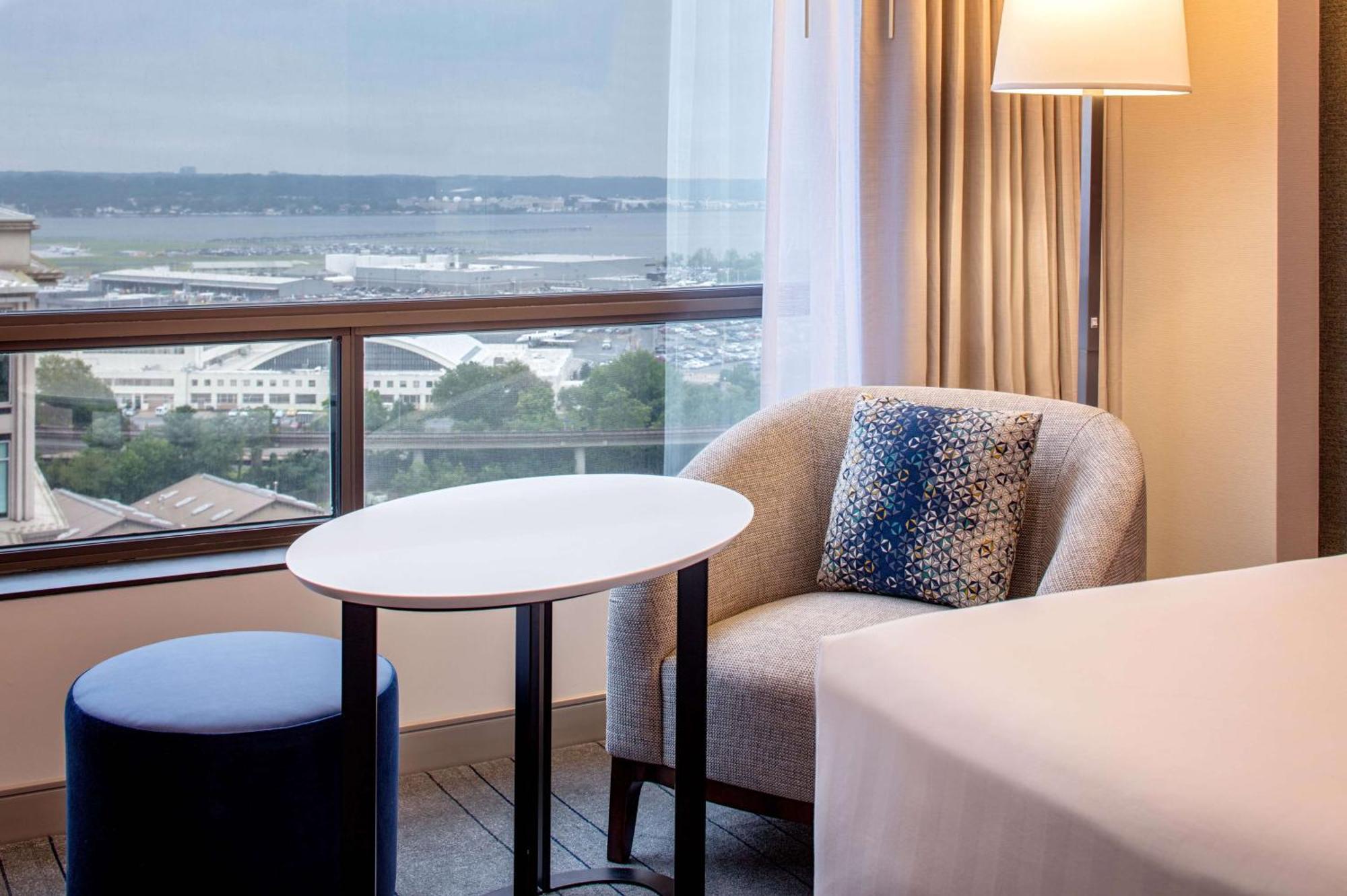 Hyatt Regency Crystal City At Reagan National Airport Arlington Exterior photo