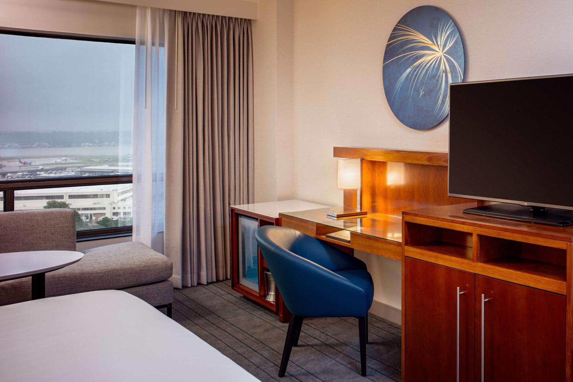 Hyatt Regency Crystal City At Reagan National Airport Arlington Exterior photo