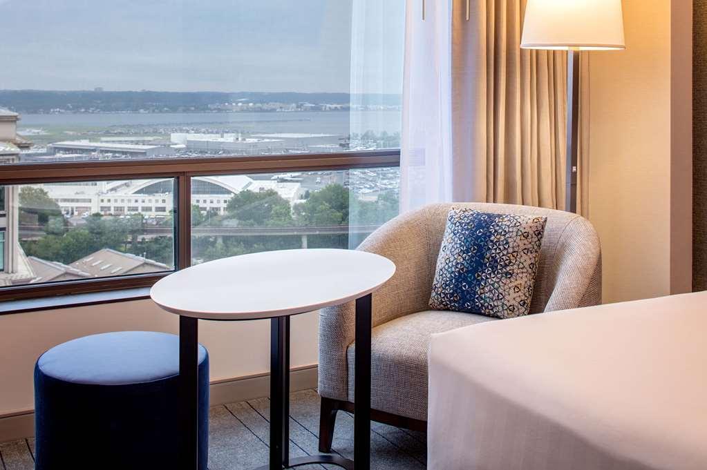 Hyatt Regency Crystal City At Reagan National Airport Arlington Room photo