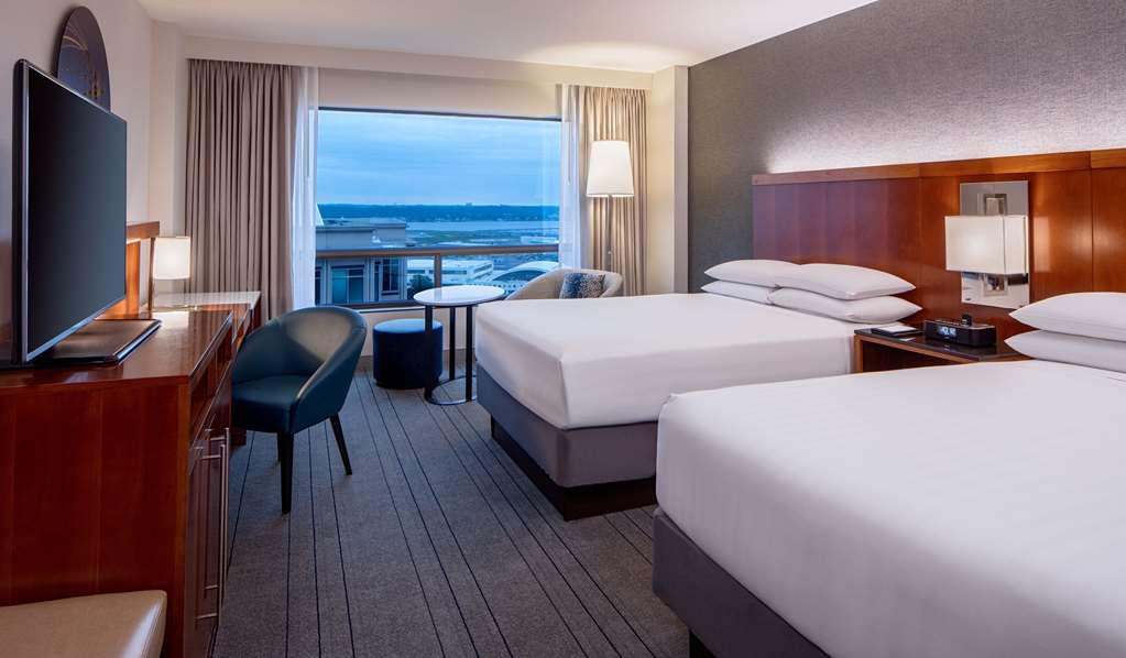 Hyatt Regency Crystal City At Reagan National Airport Arlington Room photo