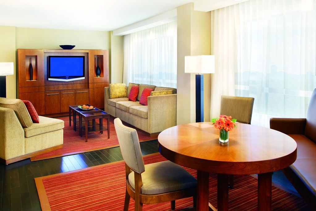Hyatt Regency Crystal City At Reagan National Airport Arlington Room photo